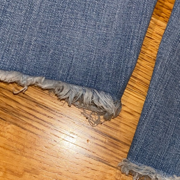 Madewell Curvy High Rise Skinny Jean Light Wash Distressed Hem Size 28 Short - Picture 7 of 7
